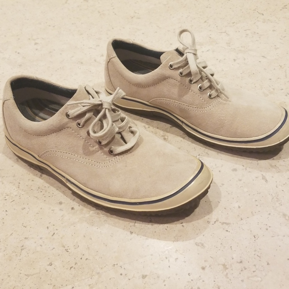 Mens Hush Puppies shoes cream size 7.5